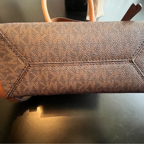 Michael Kors Extra Small Bag - Picture 4 of 5